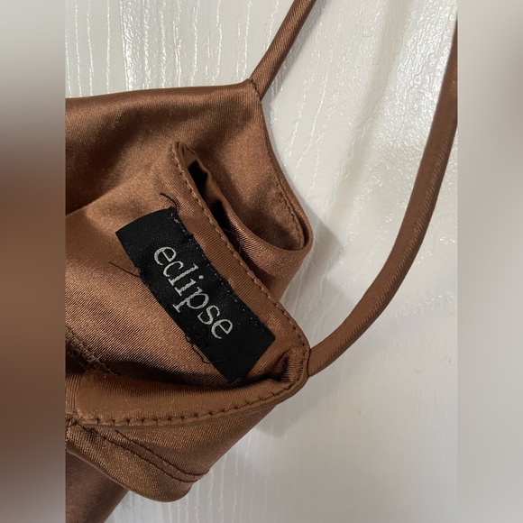 ECLIPSE satin tie back crop tank - Picture 3 of 3